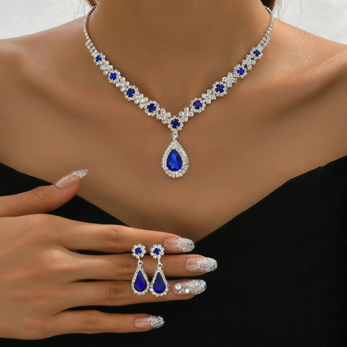 3 Pièces pour Femmes
Goutte de cristal
Ensemble Collier et Boucles d'oreilles pour Robe de soirée de mariage
Accessoires