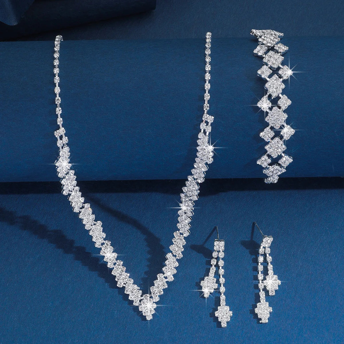 Ensemble boucles d'oreilles et collier pliables à pampilles, plaqué argent et strass, tendance - Cadeau bijoux de mariage, style mode