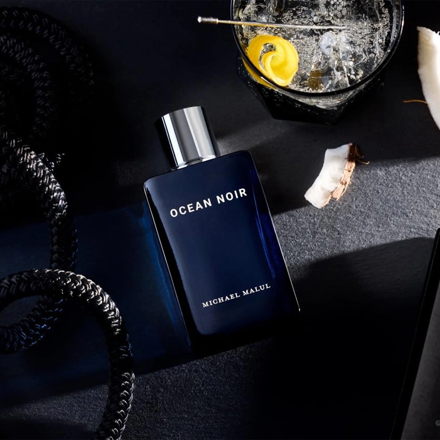 Michael Malul Ocean
Noir Eau de Parfum
Spray pour hommes - Frais
Aromatic Scent Aquatic, Dark Marine & Woody, Longue Durée
Parfum, Cadeau parfait, 100 ml / 3,4 fl oz